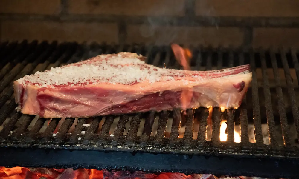 ¿Cuándo echar la sal a la carne a la parrilla?