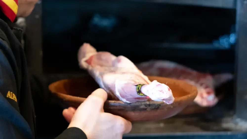 El mejor lechazo en madrid en el horno
